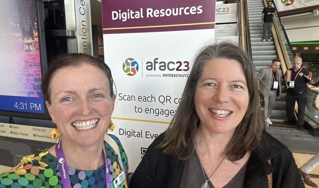 Philippa Woodhill with LARC alumni Melanie Bloor at Aus Disaster Resilience Conference .png